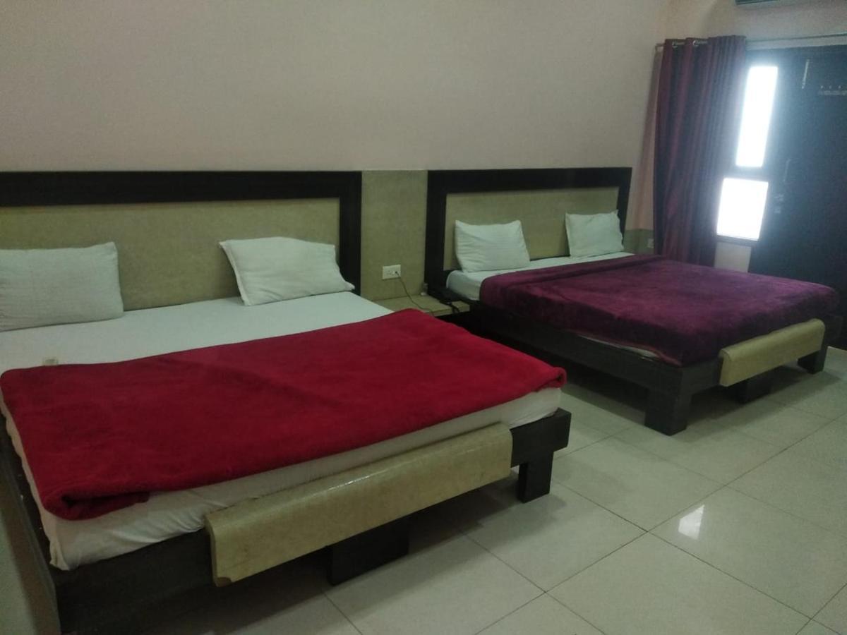 Negi'S Grand By Wb Hotels Kanpur Bagian luar foto