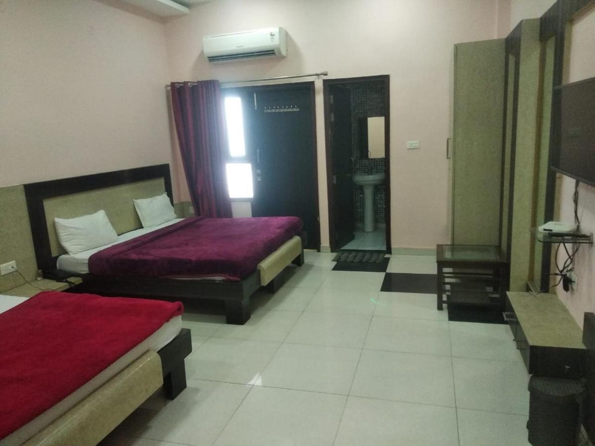 Negi'S Grand By Wb Hotels Kanpur Bagian luar foto